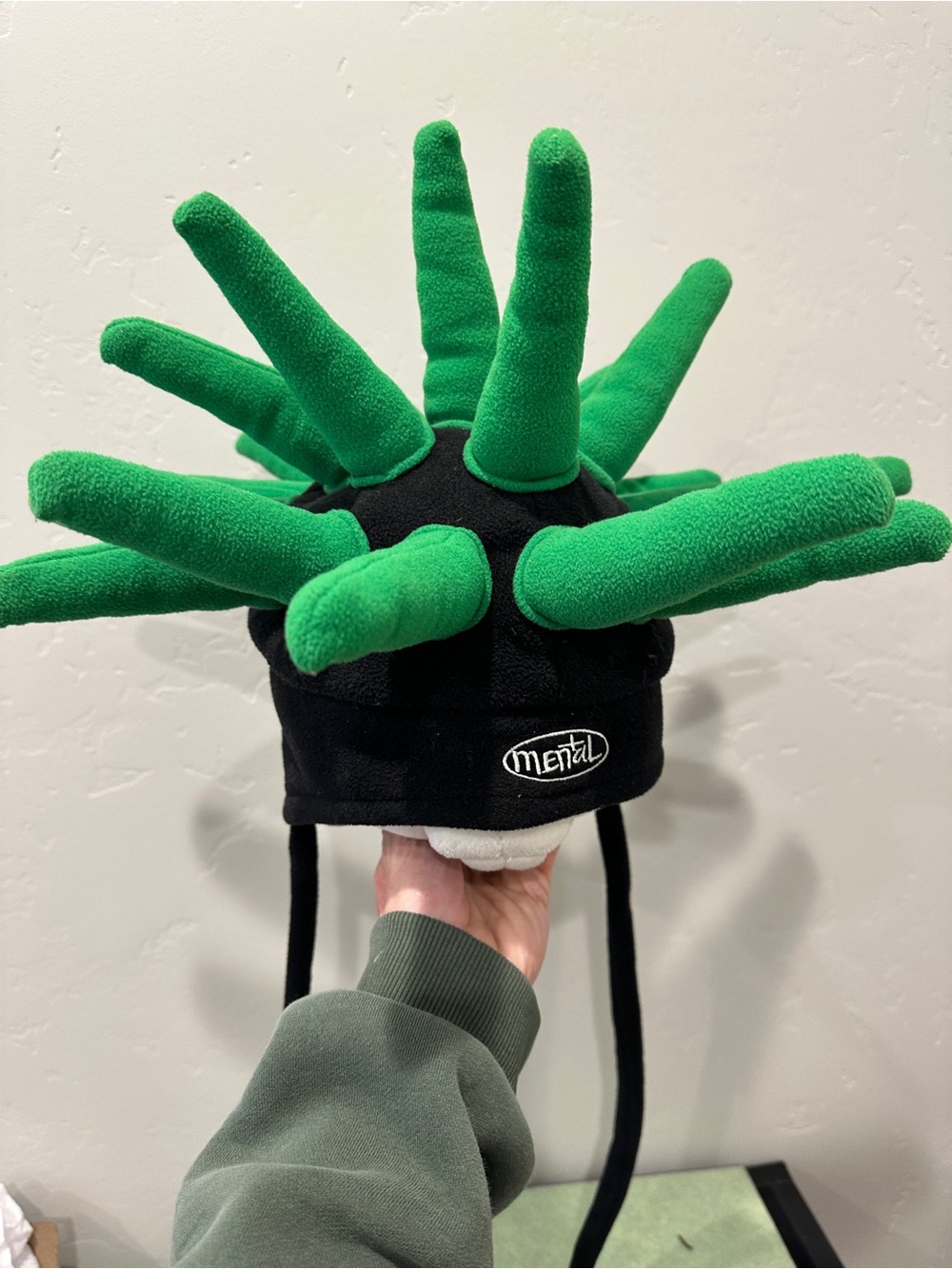 Vintage MENTAL Black & Green Plush Spike Fleece Ski Snow Hat Excellent